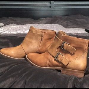 Gorgeous American Eagle Outfitters booties